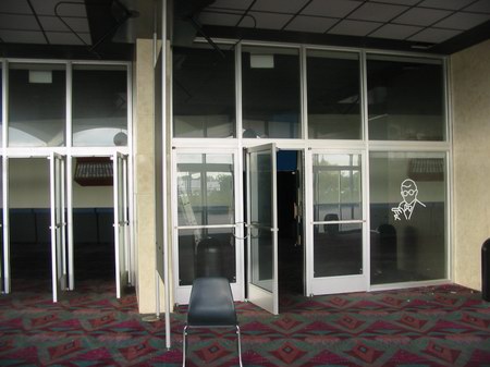 Mai Kai Theatre - Foyer (newer photo)